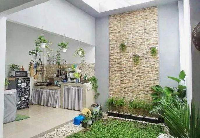 Dapur Dan Taman Belakang Rumah Minimalis Tanpa Sekat dengan Taman Semi Terbuka