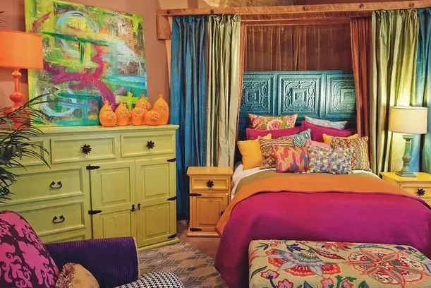 Kamar Tidur Utama Super Mewah yang Colorful