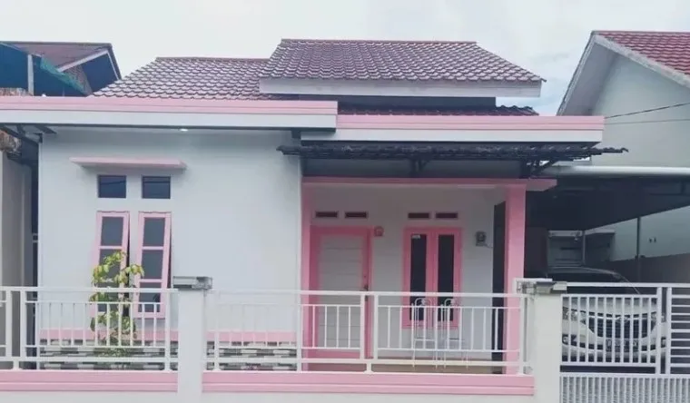 6. Cat Rumah Minimalis Tampak Depan Warna Cerah Pink