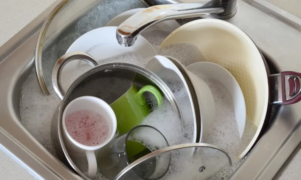 Cuci Peralatan Setelah Memasak, Tips Agar Rumah Selalu Bersih dan Rapi