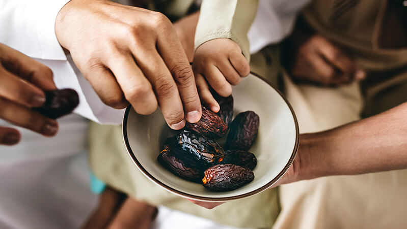 Konsumsi Makanan Bergizi Saat Berbuka dan Sahur